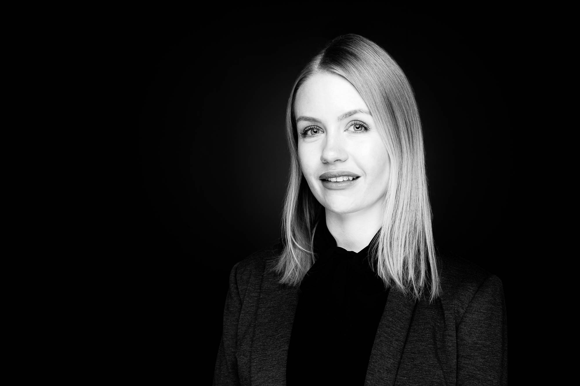 Export x3 Headshot  06079 Dez 01 2019 Bearbeitet Headshots 2019  Miro Nicole Nadine